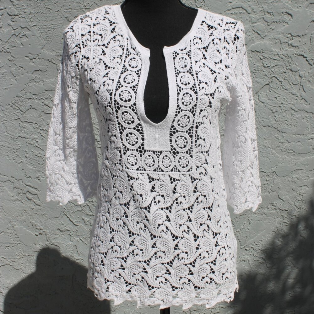 BRITTANY BLACK Knitted Blouse Woman Size Small White Crochet 3/4 Sleeve V-Neck